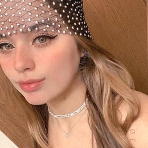 Meet your Posher, Heysha